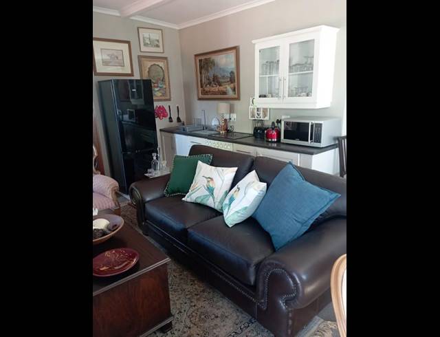 1 BEDROOM PROPERTY TO RENT IN OATLANDS